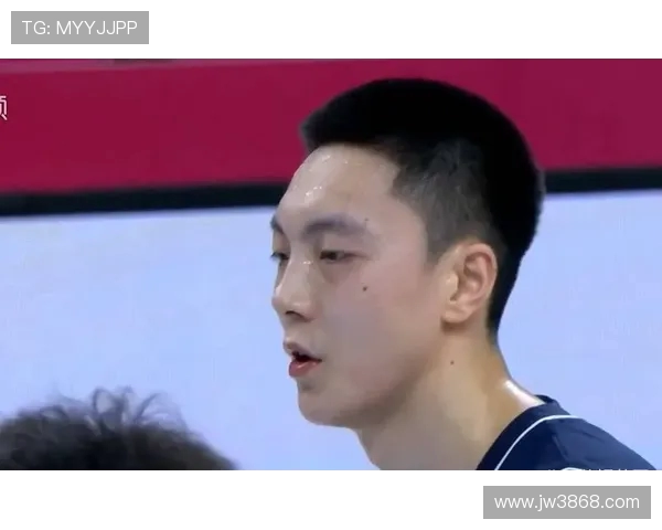 胡明轩半场10分钟亮相贡献3分2板3助攻表现稳健球队继续争胜