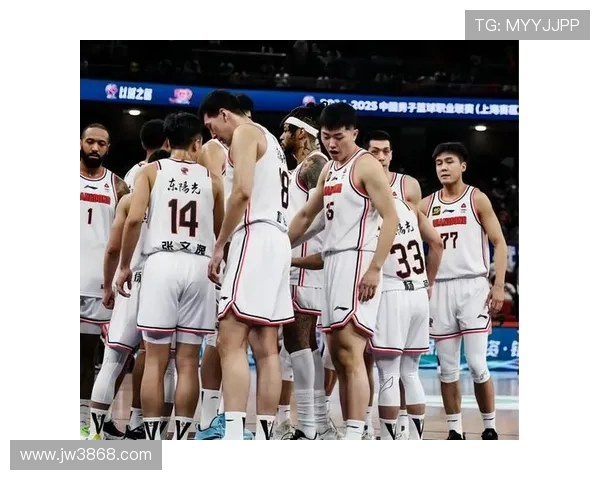 霍勒迪大空位三分稳稳命中 广州男篮暂时落后广东六分