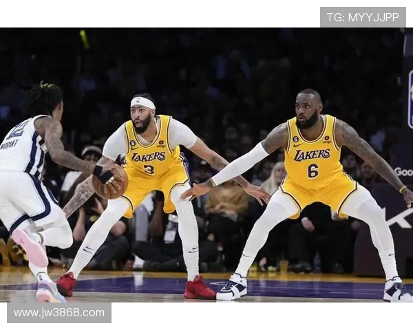 湖人主场不敌黄蜂发布终场海报战绩下滑至二十四胜十五负赛季形势